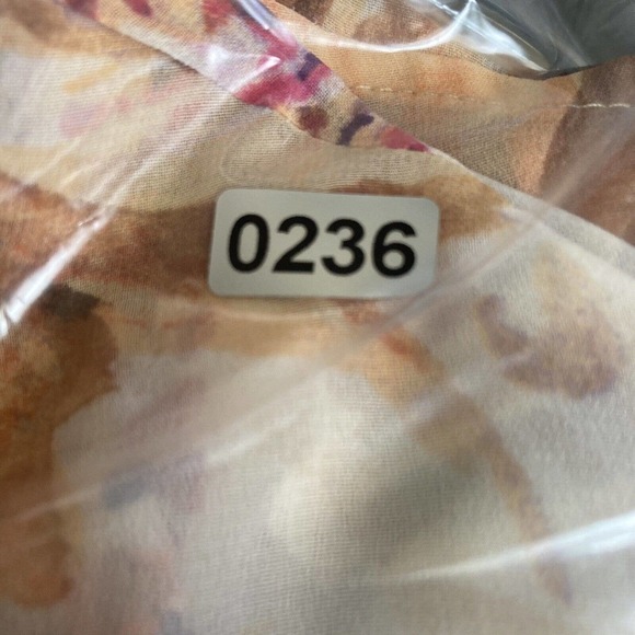 Chicos Animal And Paisley Print Sheer Shawl Size Small Polyester - Picture 8 of 8